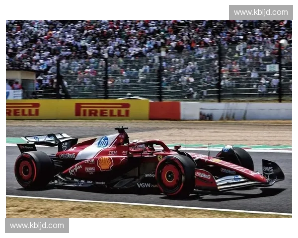 《F1央视直播精彩呈现赛车激战 全球赛事同步跟踪》